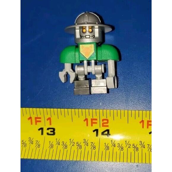Lego Mini Figure Nexo Knights Aaron Bot Green Set #70355 Figure Only - Picture 7 of 8